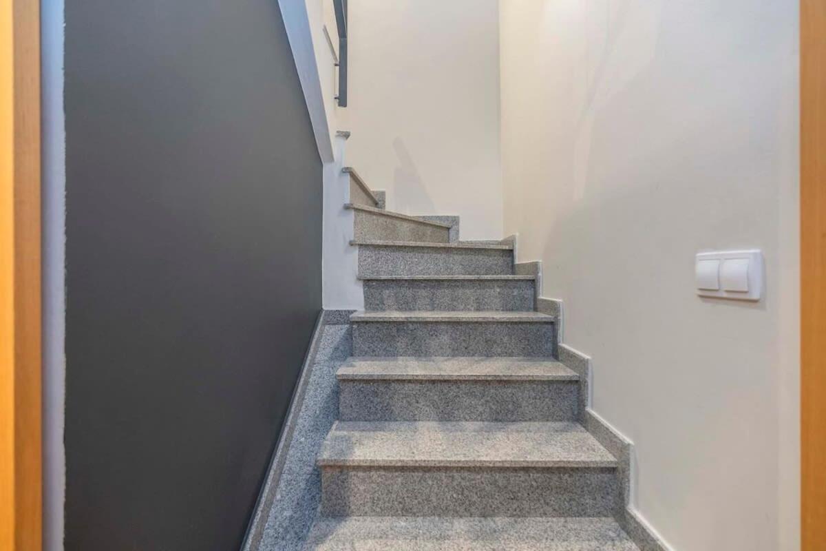 Apartment 2 Bedroom Duplex With Balcony 4-3