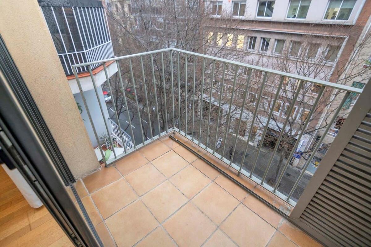 2 Bedroom Duplex With Balcony 4-3 Apartment Barcelona