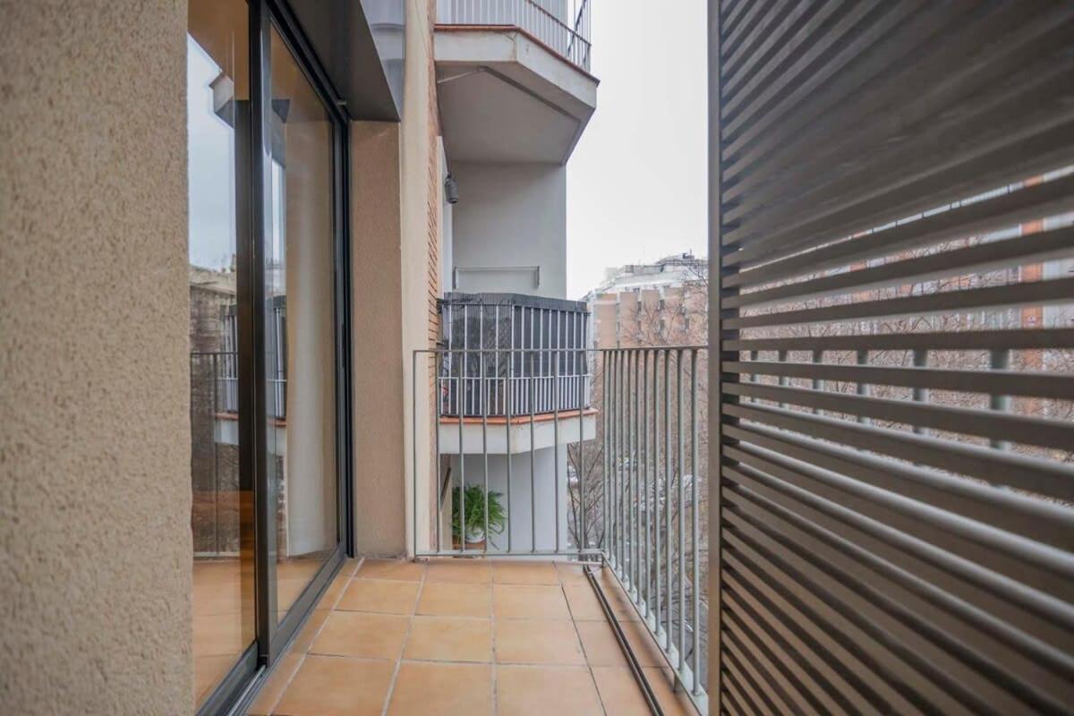 2 Bedroom Duplex With Balcony 4-3 Apartment